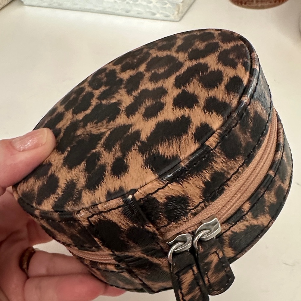 Nordstrom Leopard Print Travel Jewelry Case Chic Compact Organizer w Ring Slots - Picture 6 of 11